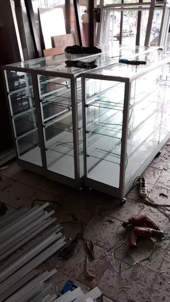 Etalase proses cepat dan dijamin rapi.