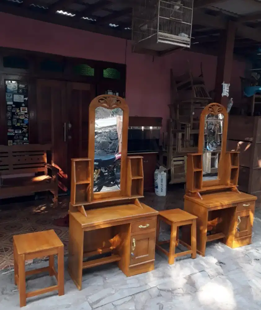 Meja make up meja rias meja kecantikan tolet pacakan