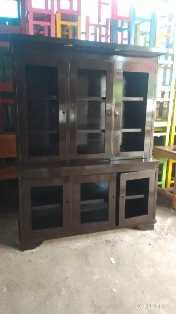 Lemari pajangan p3 kaca