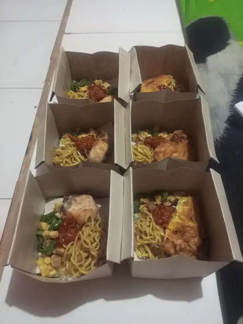 Nasi Bungkus Campur Ayam dan Telur 3M