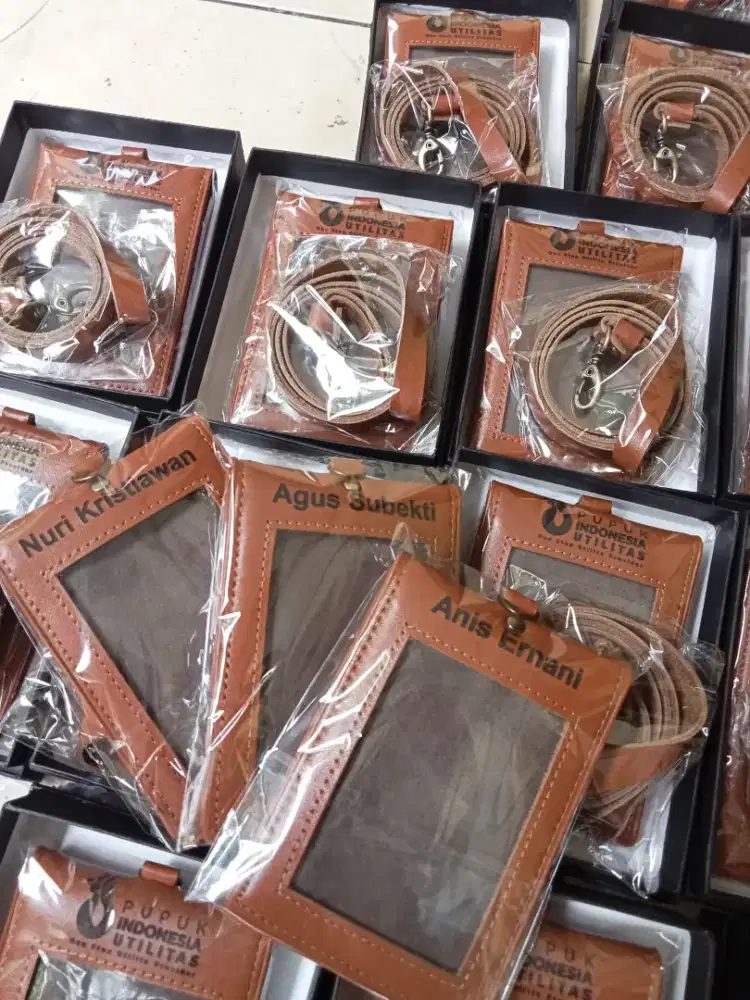 Dompet id card name tag Kulit