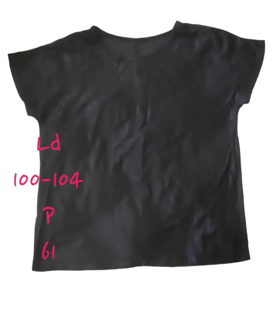 Atasan kaos hitam polos