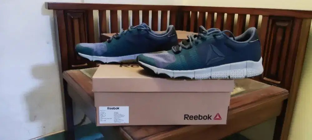 Sepatu REEBOK original.