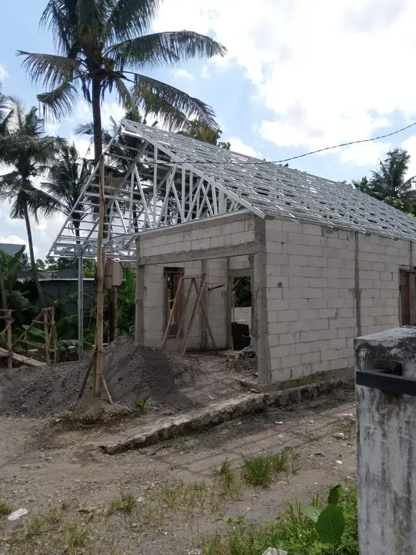 Baja ringan atap rumah terpasang