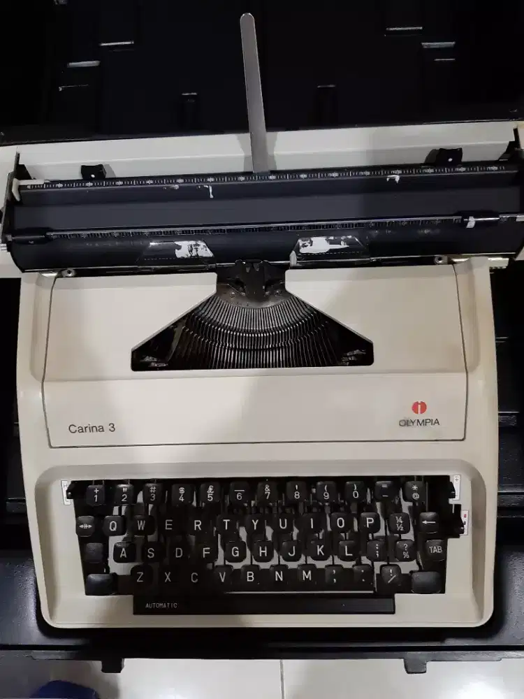 Mesin Tik Manual Merek Olympia Type Carina 3