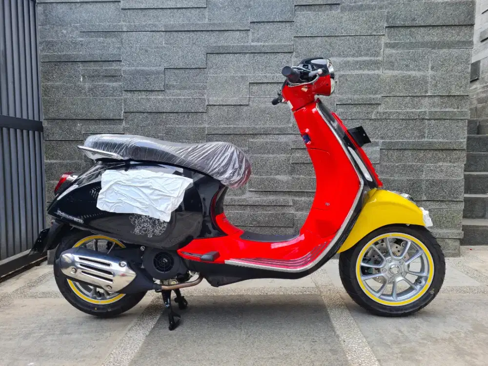 Vespa X Disney Mickey Mouse 2023