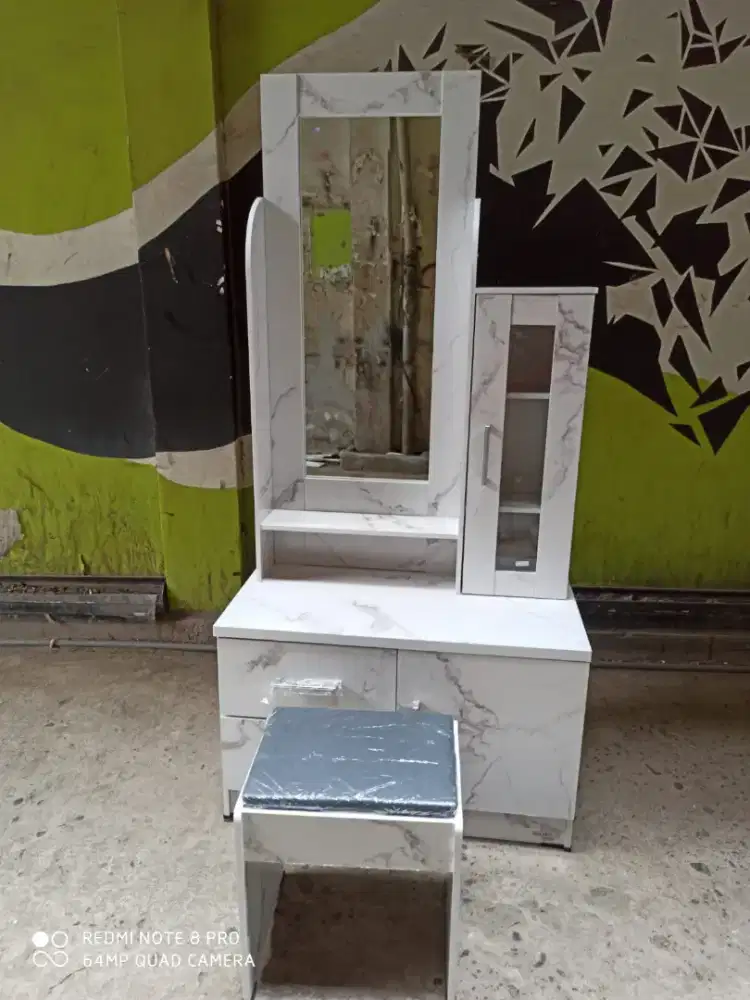 Meja Rias / Meja Hias / Tolet Minimalis / Lemari Rias Minimalis 40