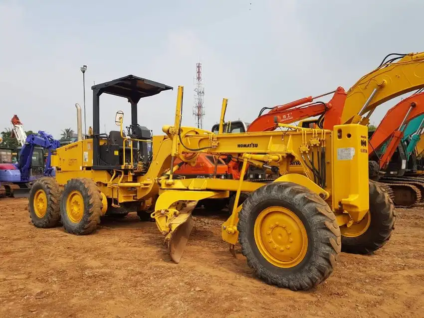 Jual Motor Grader Komatsu GD511 Tahun 2010 dan 2012 Tangerang