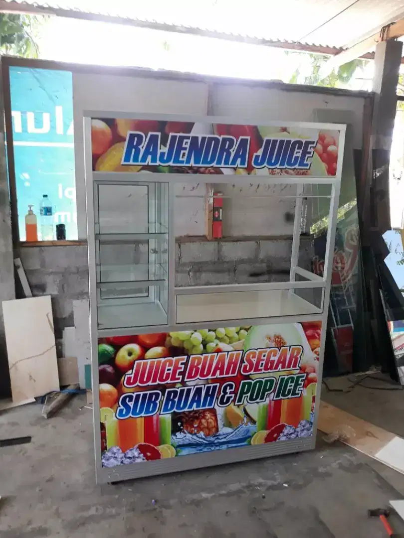 Etalase both gerobak aneka jus buah salad buah es campur sop buah