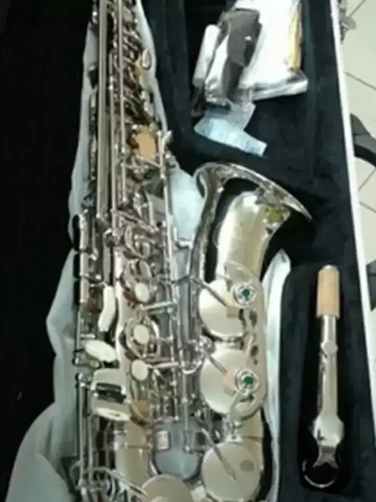 Alat musik tiup saxophone alto