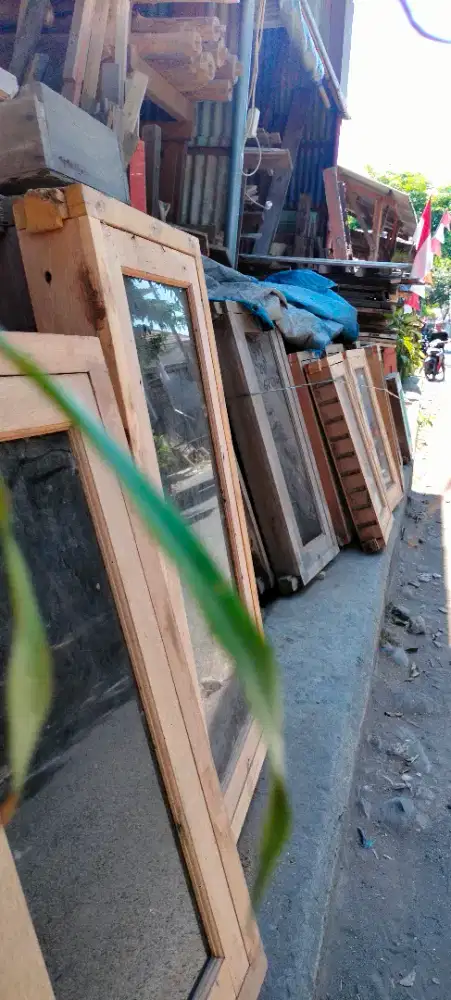 Jendela set ukuran daun 40x80 meranti