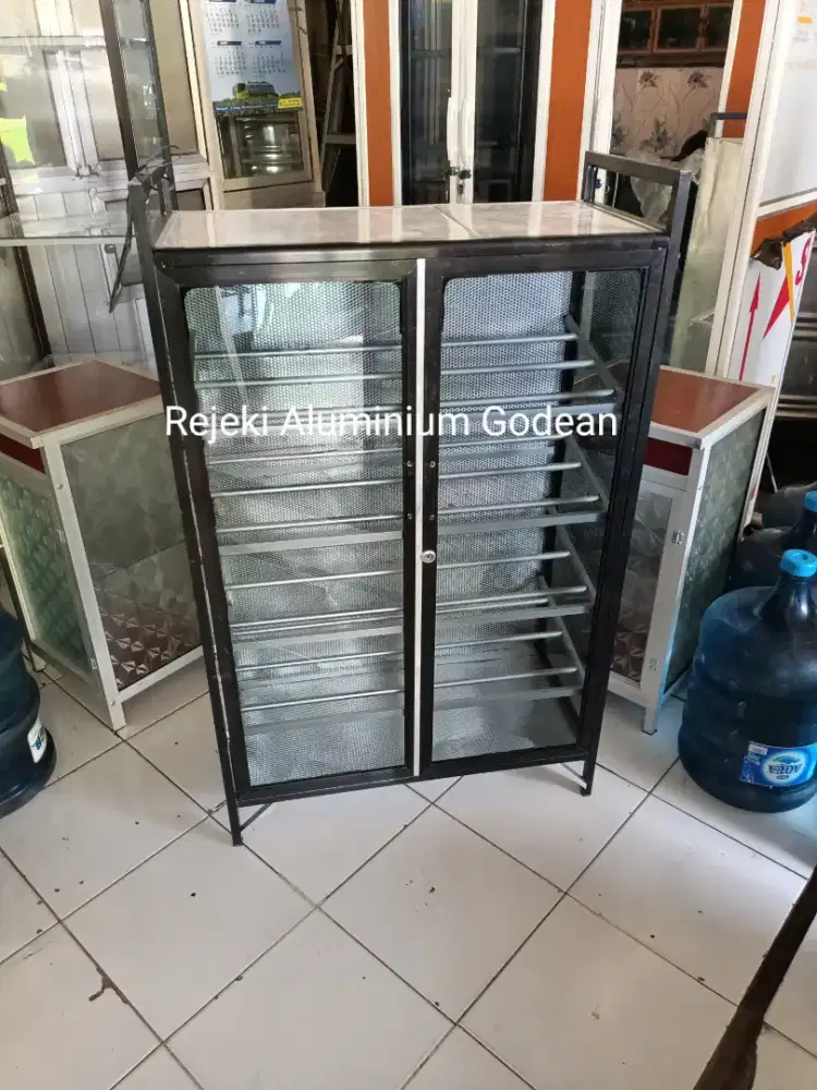 Rak sepatu aluminium rangka hitam