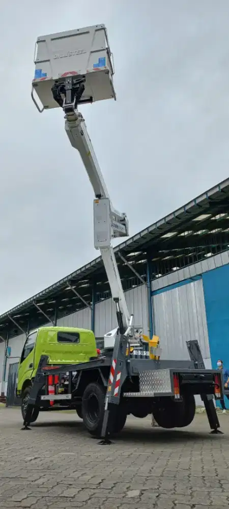 Sky lift Oil & Steel 20 meter