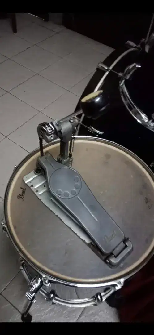 Single pedal drum pearl demonator