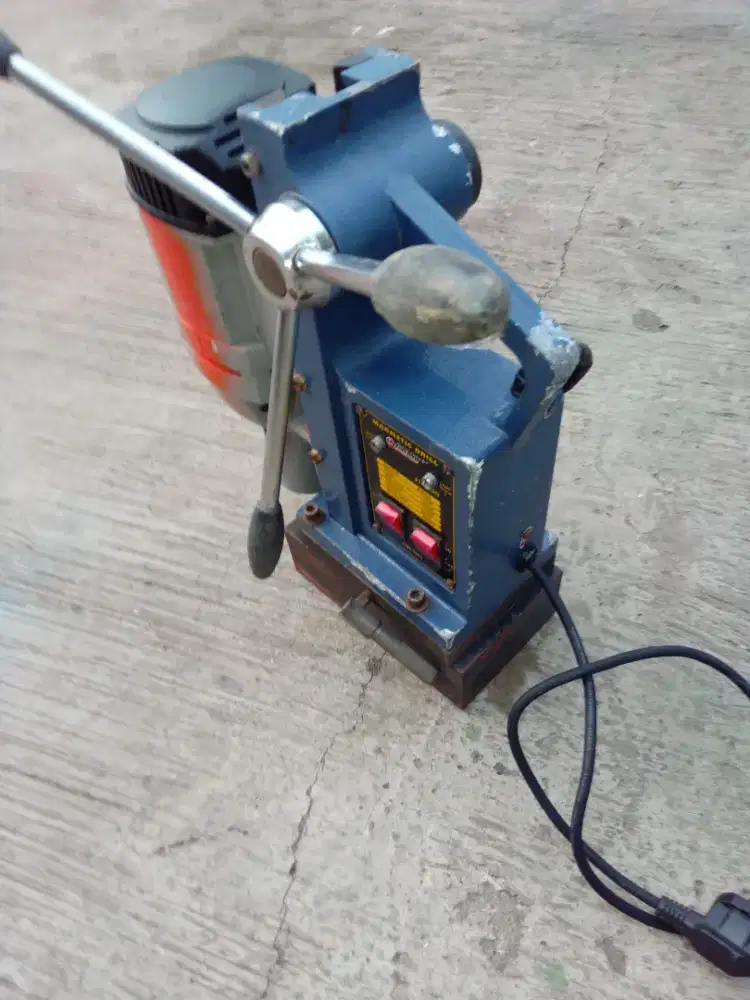 Mesin bor magnet