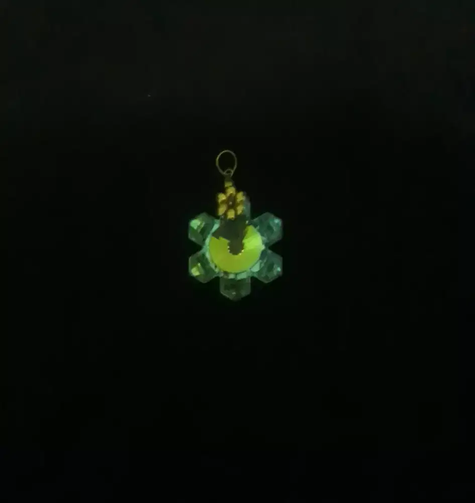 Liontin Batu Kristal