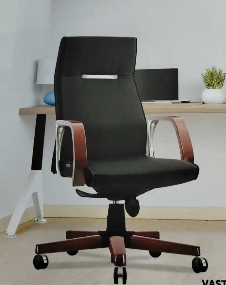 Kursi Direktur Vastu 1 Donati