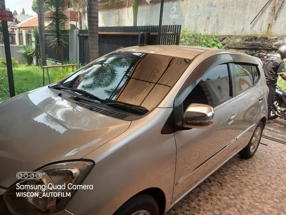 teknisi panggilan kaca film mobil