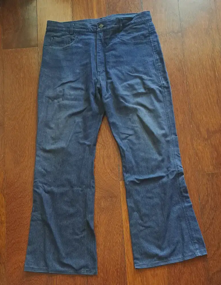 Celana pria bahan seperti jeans / denim