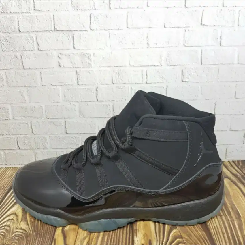 Sepatu basket Air jordan 11 retto mid