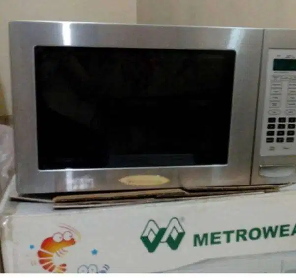 Microwive Oven Metrowealth MW1125