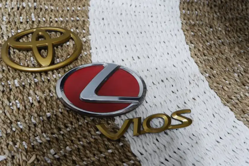 EMBLEM LOGO TOYOTA VIOS/LIMO - TULISAN VIOS - EMBLEM LOGO LEXUS