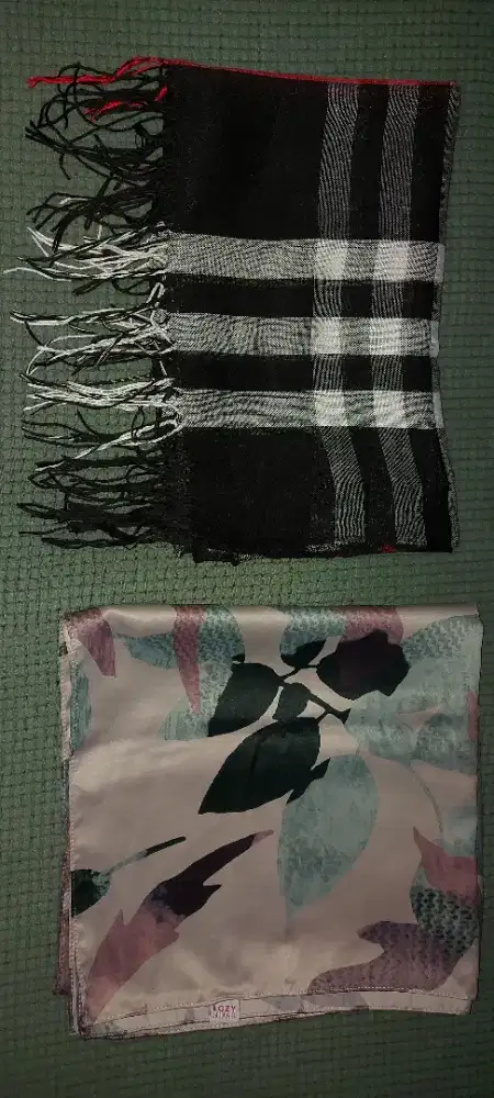 Pashminta hitam putih dan kerudung segiempat merek lozyhijab