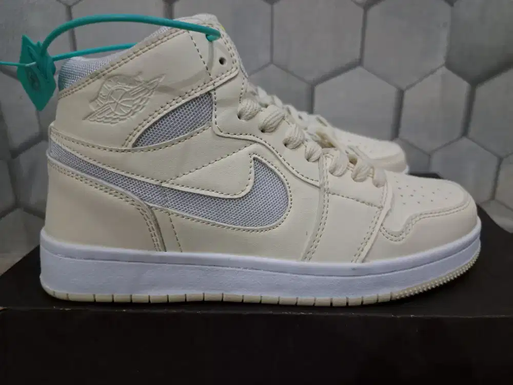 Sepatu Aj High Cream pufp