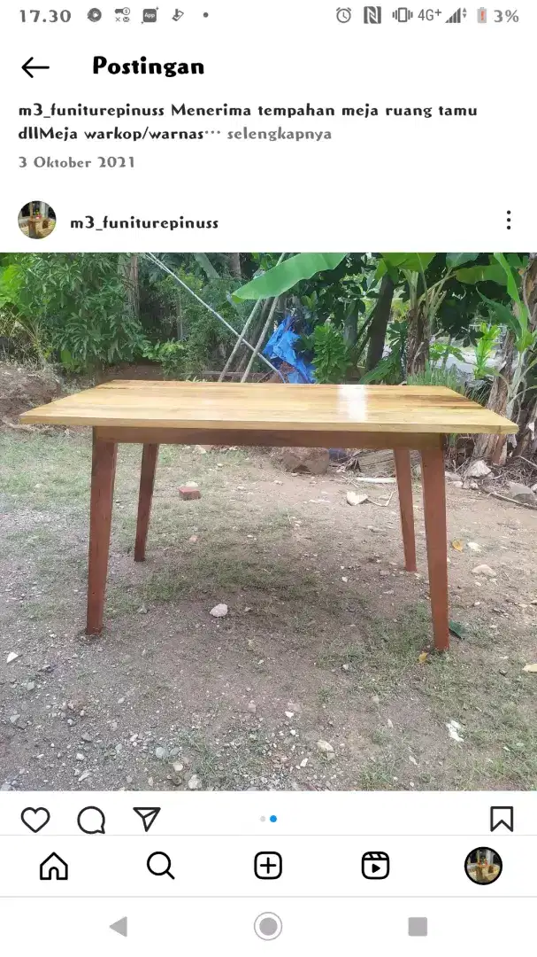 Meja makan kayu