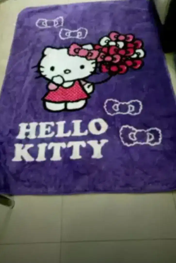 Karpet bulu halus wrna ungu motif kitty