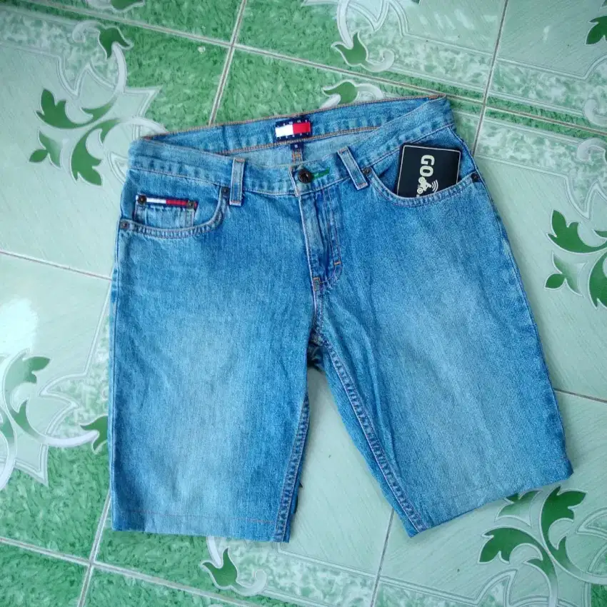 Celana pendek TOMMY jeans