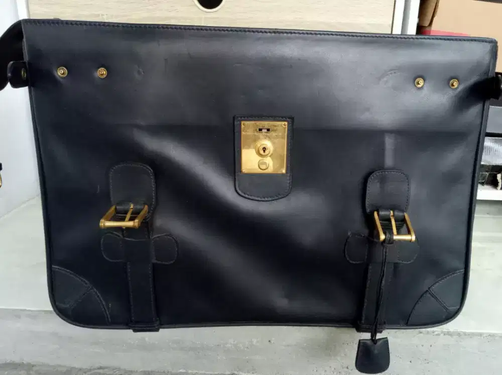 Tas buatan Luar Negeri