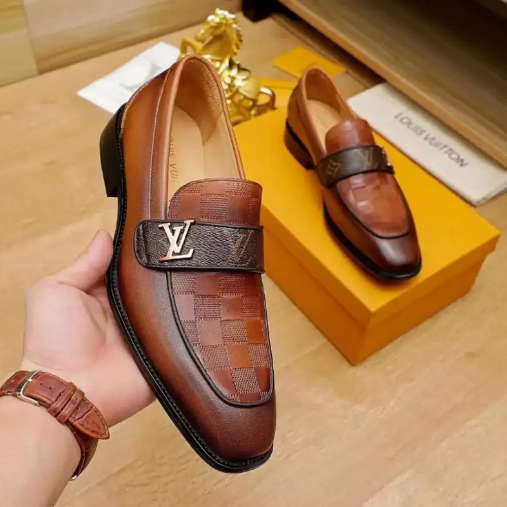 SEPATU PANTOFEL LOUIS VUITTON MEN'S BRANDED IMPORT