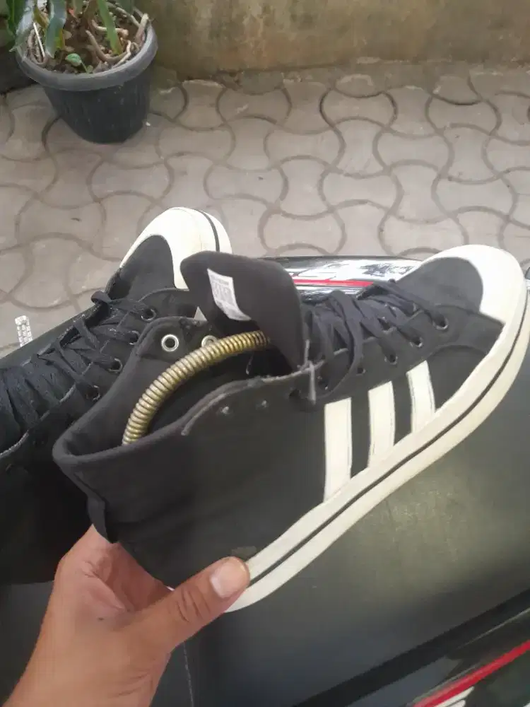 Sepatu adidas size 43