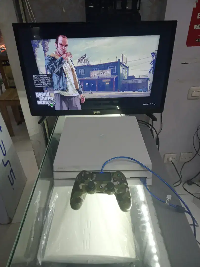 Ready Stok Ps4 Pro 1 TB Seri 7206Origional Asli Segel sony warna putih