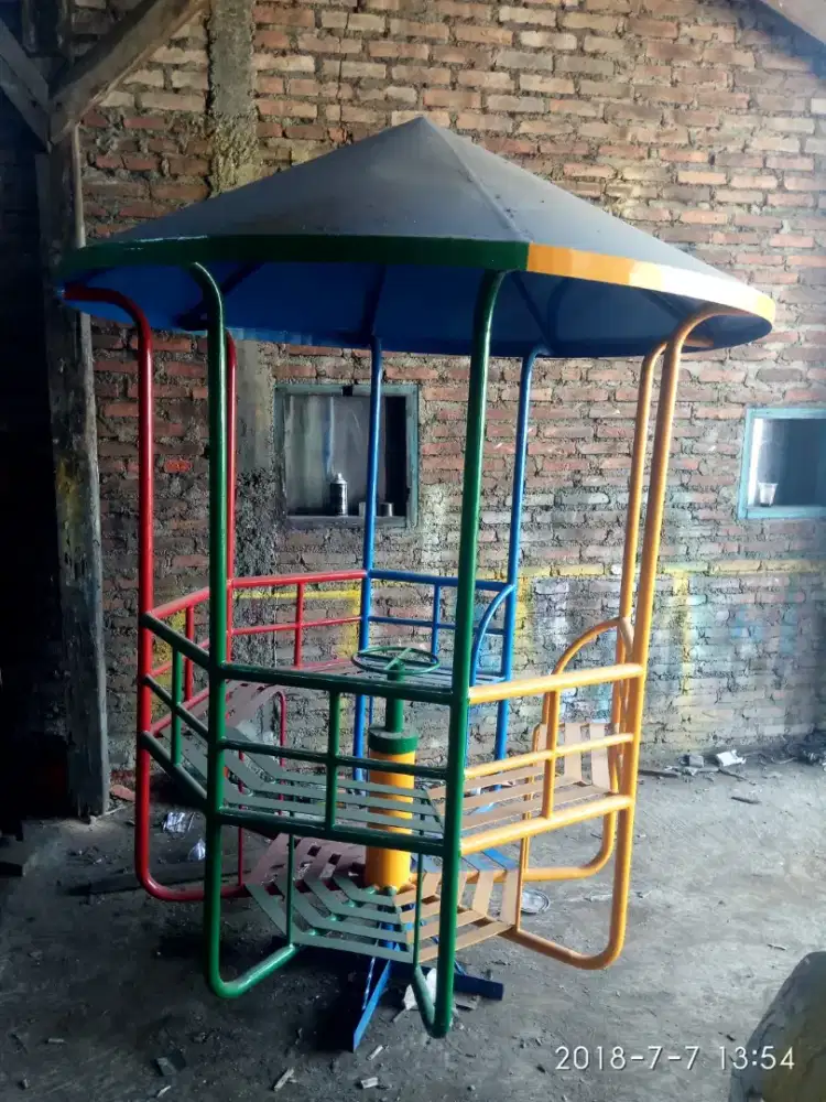 Dijual komedi putar atau Korsel tutup untuk sekolah PAUD TK dan taman