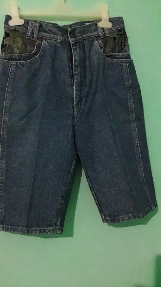 Celana Pendek Jeans Wanita