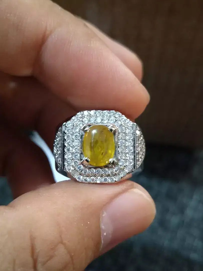 Natural yellow sapphire tanza