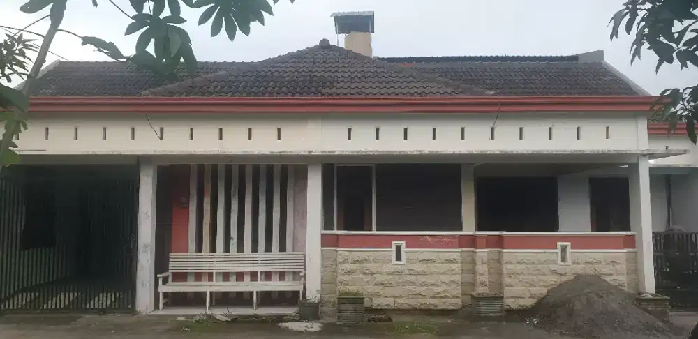 KOTA BARU DRIYOREJO Rumah 2 lantai 18 x 15 = 270m Luas bangunan 400m