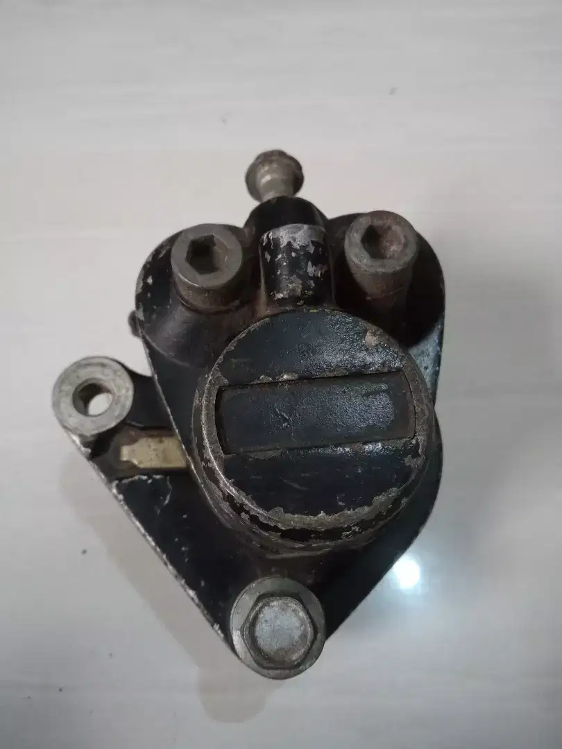 kaliper rem depan Suzuki GT 185