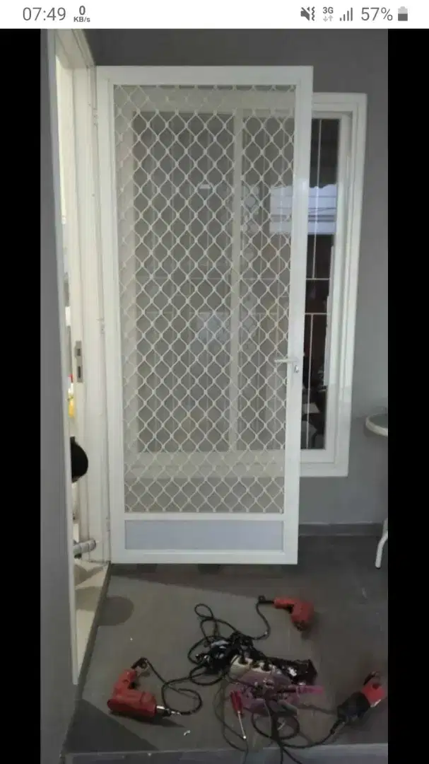 Pintu kaca aluminium