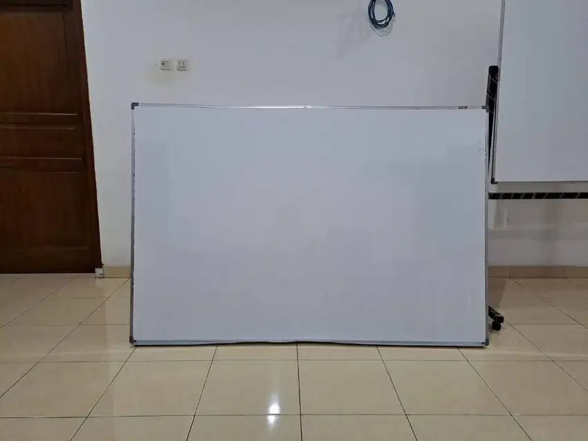 White board gantung