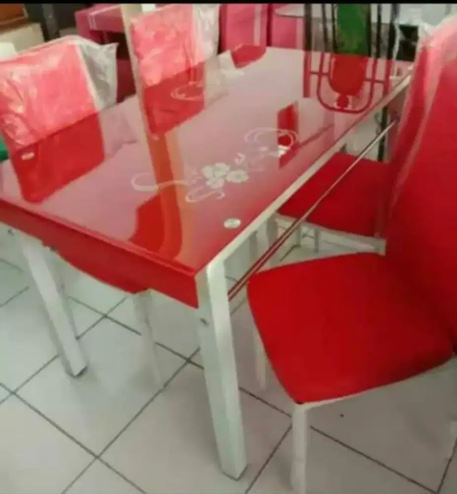 (Furniture Meja Kaca dan Kursi Makan Minimalis Mewah Murah)