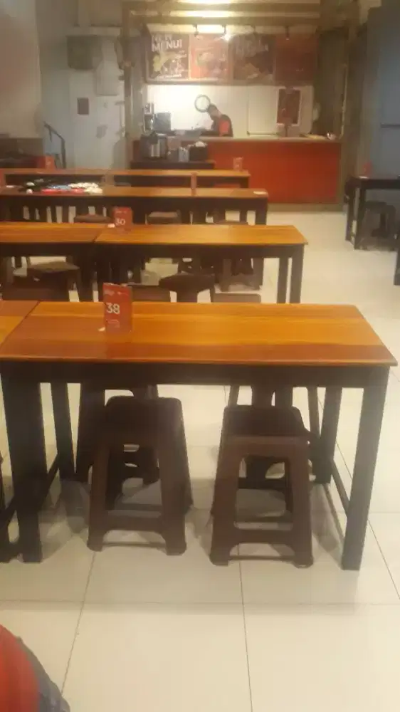 Meja makan cafe restoran.