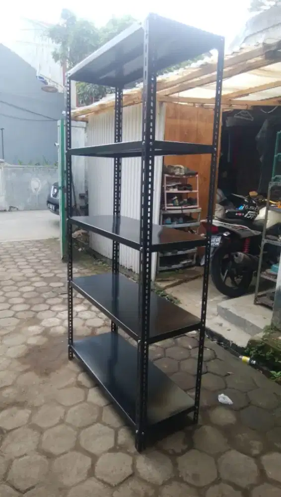 rak besi warna hitam kondisi baru siap antar bandung