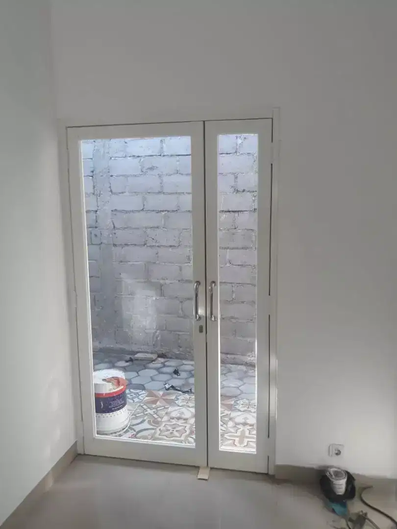 Pintu geser aluminium kaca