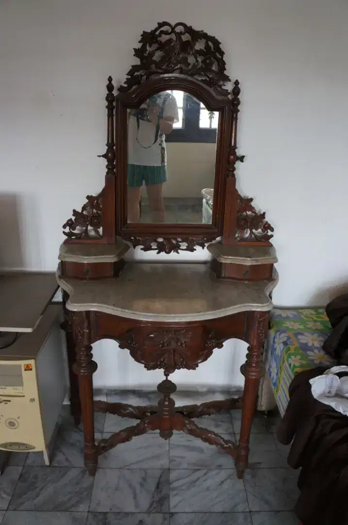 Meja Rias Kaca Antik