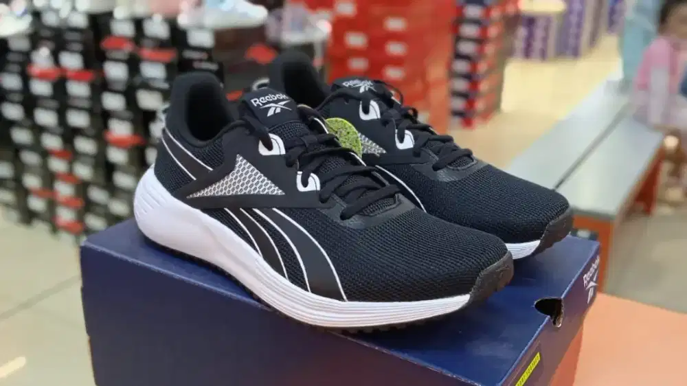 Reebok lite 3.0 pria size 42 , 44