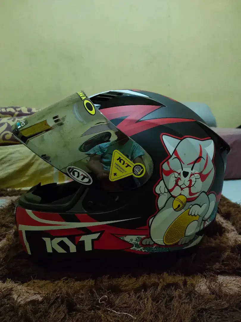 KYT R10 Kabuki Cat