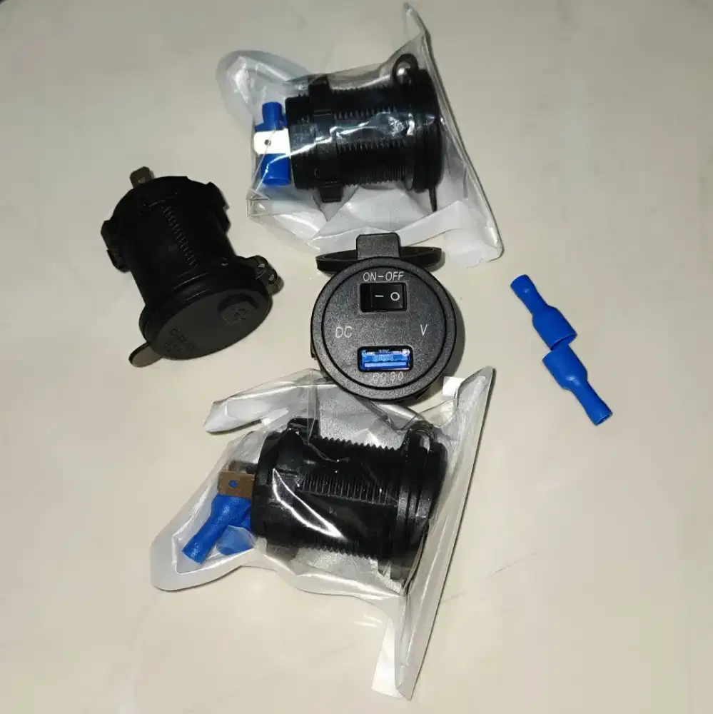 USB Charger Mobil Motor Lainnya Universal Plus Voltmeter Tombol On-Off
